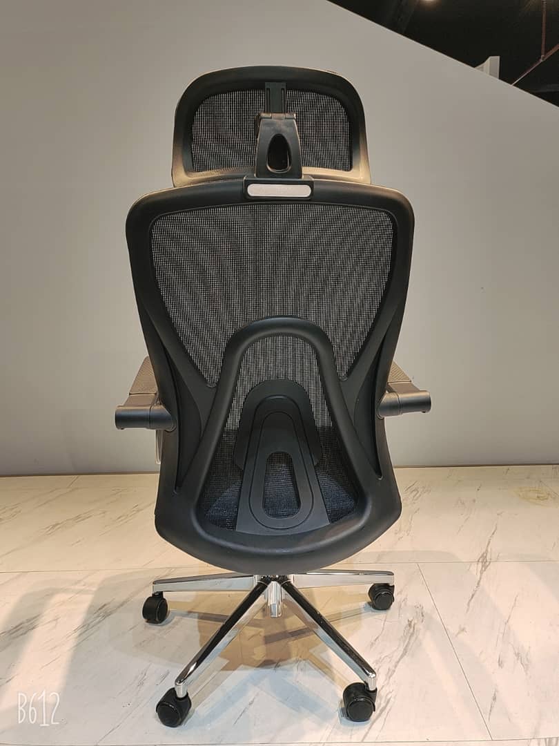 Swivel Chair with Headrest